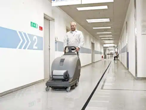 restaurering og vedlikehold av høyglanspolerte gulv