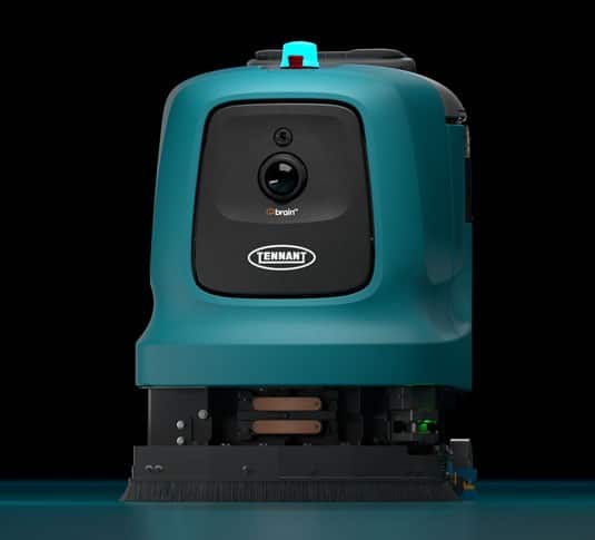 Tennant X6 ROVR som dekker store åpne gulvflater med 650 mm vaskebredde