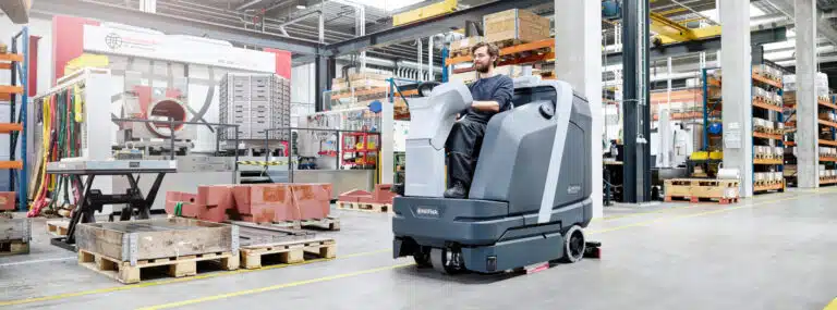 Beste gulvvaskemaskin til lager og industri