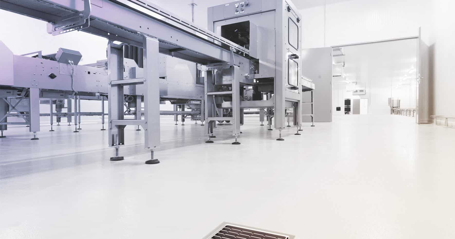Produksjonslokale med hygienisk industrigulv og sluk
